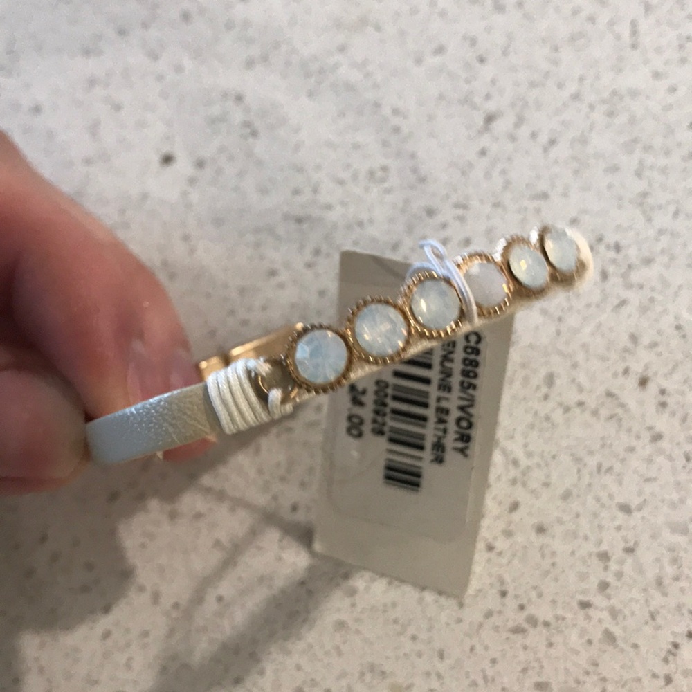 New! Leather lily rain bracelet